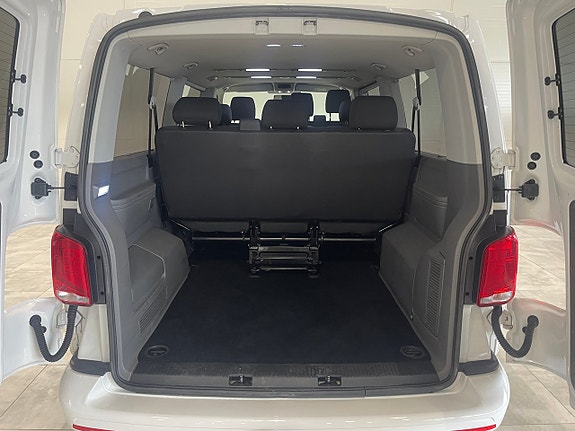 Volkswagen Caravelle 25 of 27