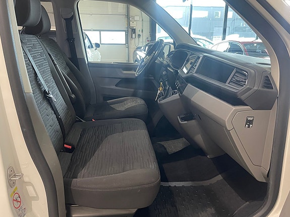 Volkswagen Caravelle 20 of 27