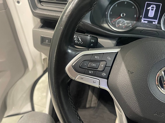 Volkswagen Caravelle 17 of 27