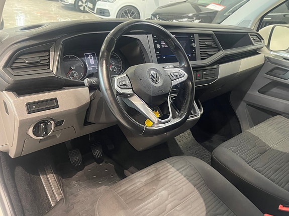 Volkswagen Caravelle 9 of 27