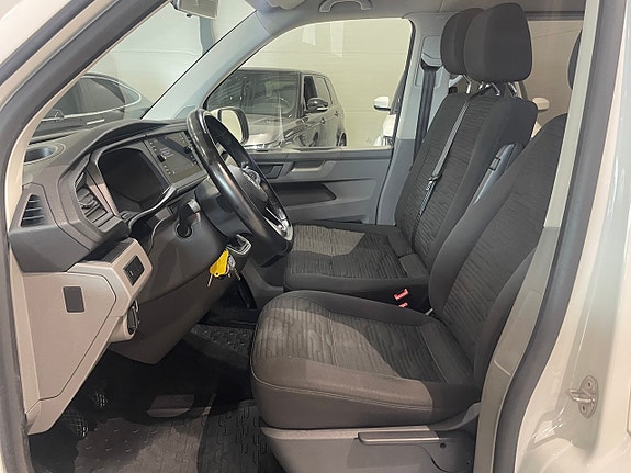 Volkswagen Caravelle 8 of 27
