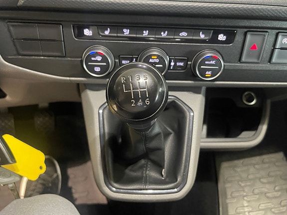 Volkswagen Caravelle 19 of 27