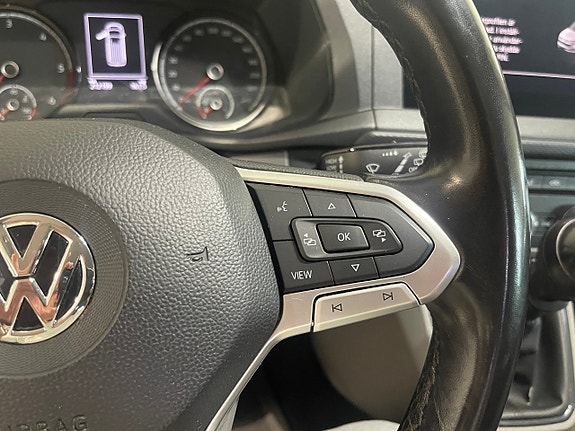 Volkswagen Caravelle 18 of 27