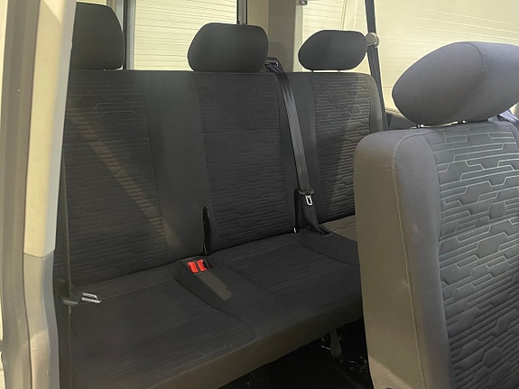 Volkswagen Caravelle 23 of 27