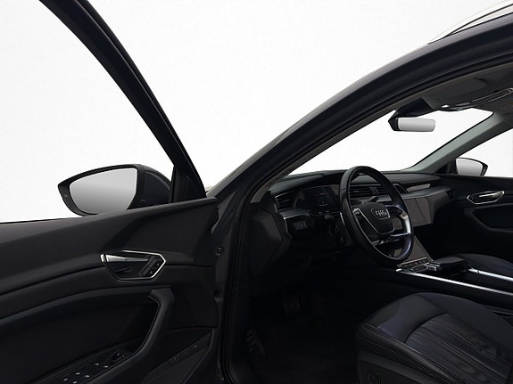 Audi Q8 13 of 30