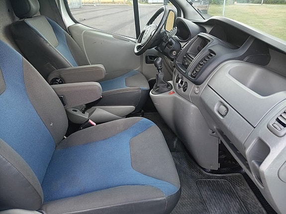 Renault Trafic 8 of 11