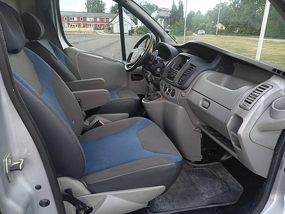 Renault Trafic 9 of 11
