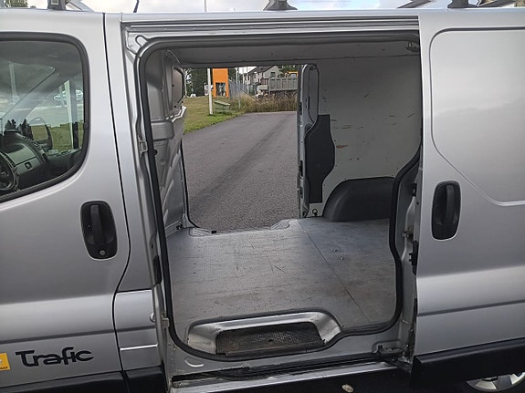 Renault Trafic 4 of 11