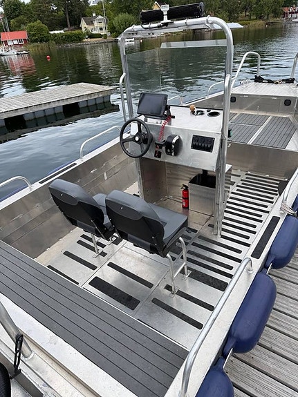 Karlgrenare Defender 6.7-Suzuki 115-25 -6 års garanti motor 3 of 9
