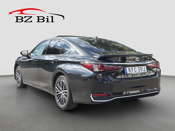 Lexus ES300h 5 of 12