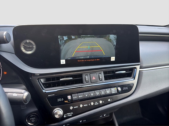 Lexus ES300h 10 of 12