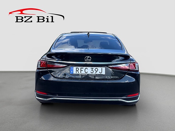 Lexus ES300h 3 of 12