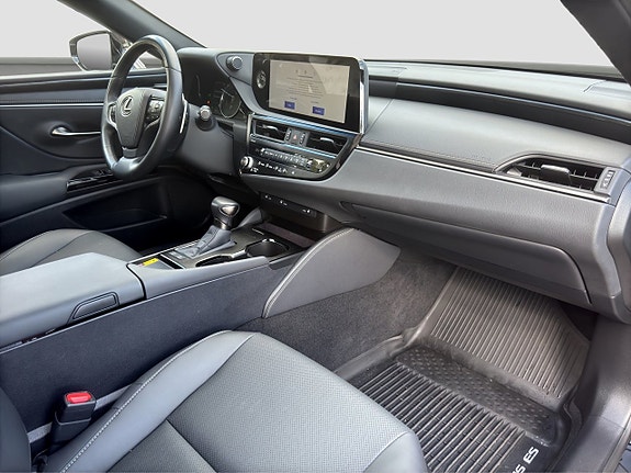 Lexus ES300h 11 of 12