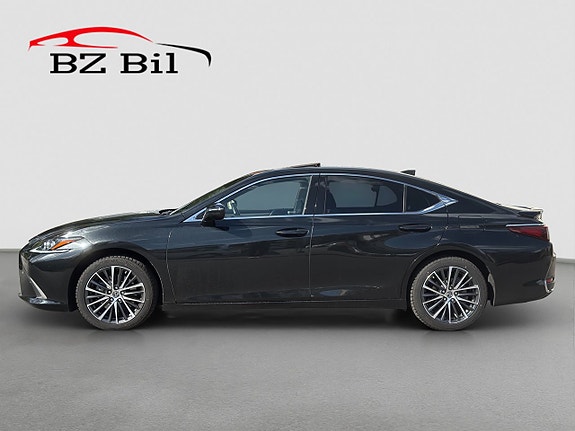 Lexus ES300h 2 of 12