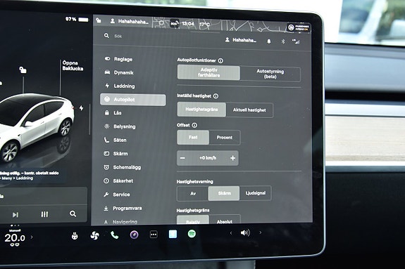 Tesla Model Y 23 of 27