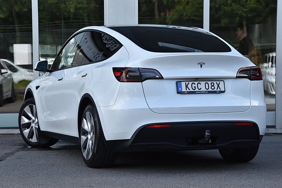 Tesla Model Y 6 of 27