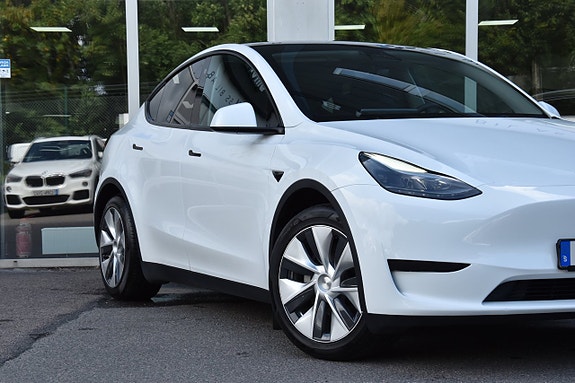 Tesla Model Y 5 of 27