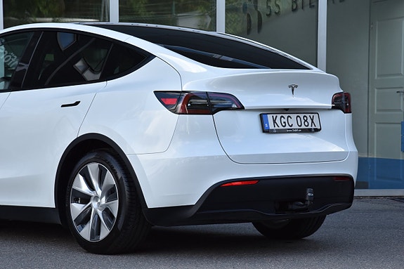 Tesla Model Y 7 of 27