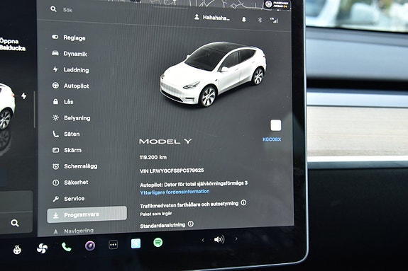Tesla Model Y 25 of 27