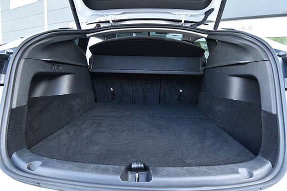 Tesla Model Y 15 of 27