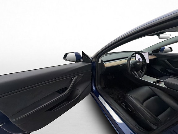 Tesla Model 3 9 of 27