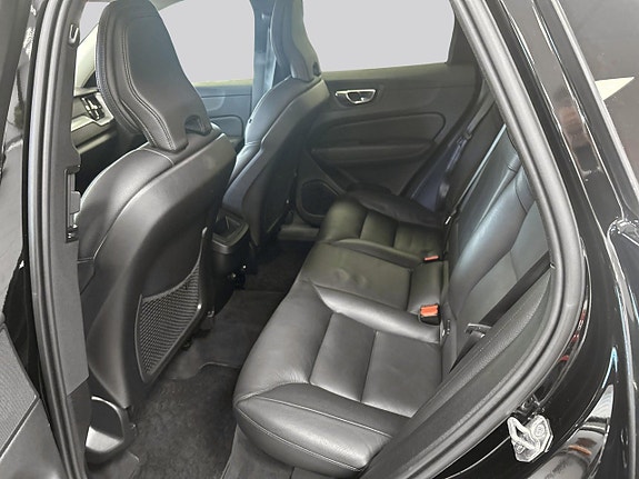 Volvo XC60 9 of 16