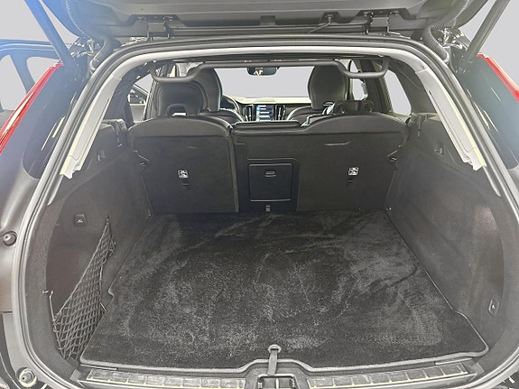 Volvo XC60 10 of 16