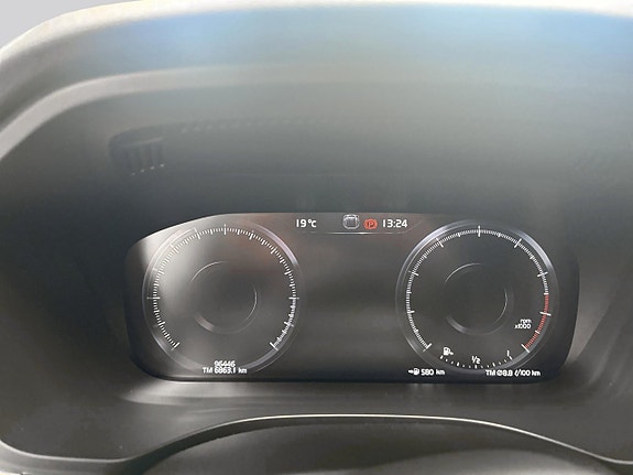 Volvo XC60 11 of 16