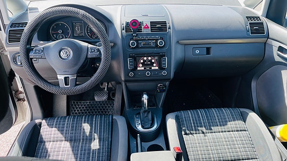 Volkswagen Touran Cross 6 of 8