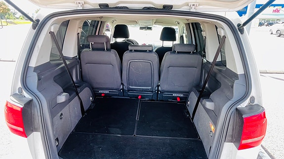 Volkswagen Touran Cross 7 of 8