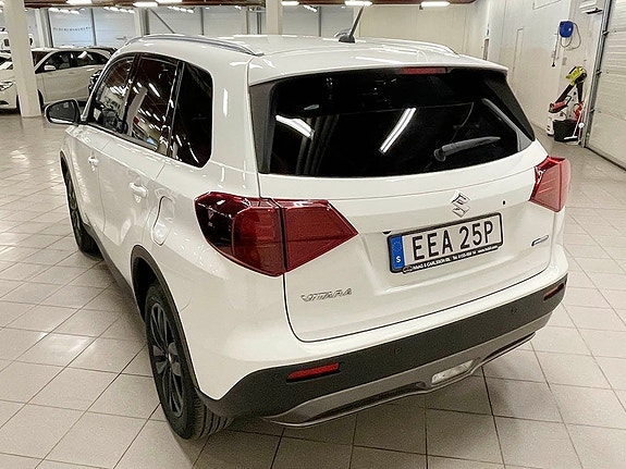 Suzuki Vitara 2 of 6