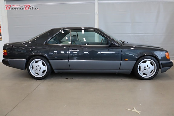 Mercedes-Benz E300 6 of 20