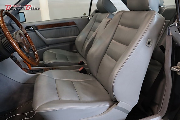 Mercedes-Benz E300 10 of 20