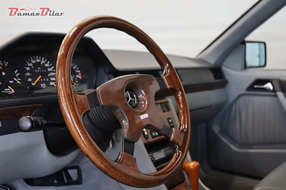 Mercedes-Benz E300 9 of 20