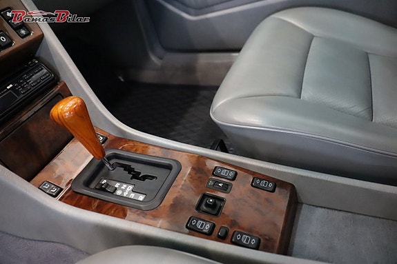 Mercedes-Benz E300 12 of 20