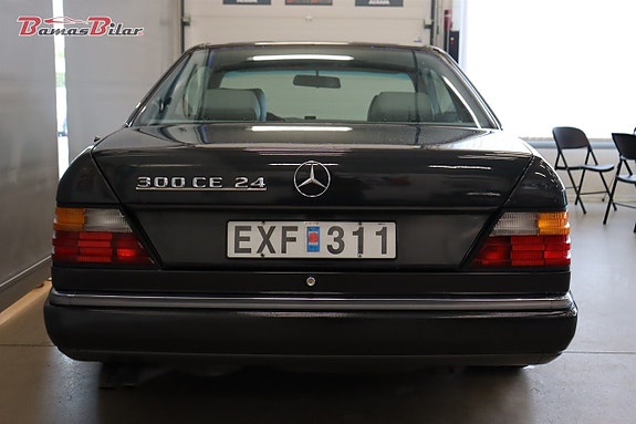Mercedes-Benz E300 4 of 20