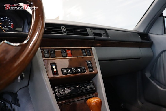 Mercedes-Benz E300 11 of 20