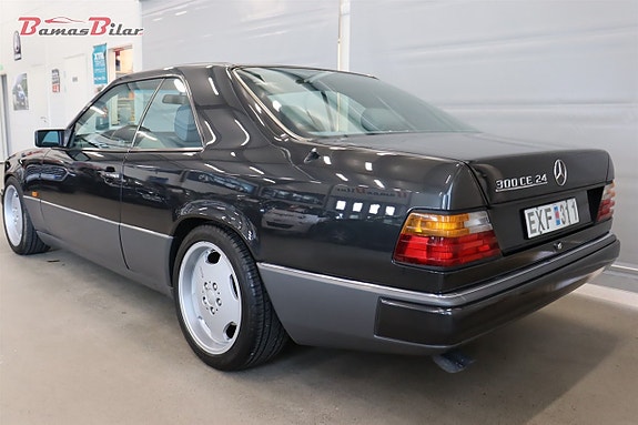 Mercedes-Benz E300 3 of 20