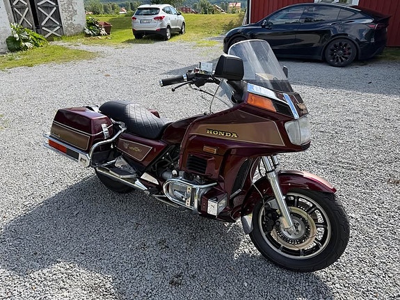 Honda Goldwing GL 1200 Aspencade Bagger 2 of 2