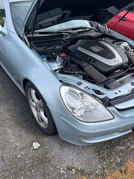 Mercedes-Benz SLK350 4 of 6