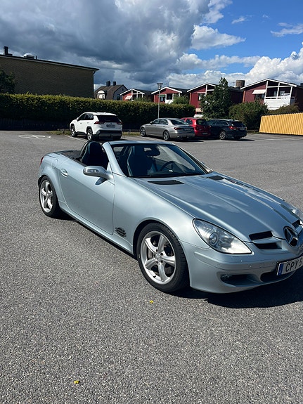 Mercedes-Benz SLK350 2 of 6