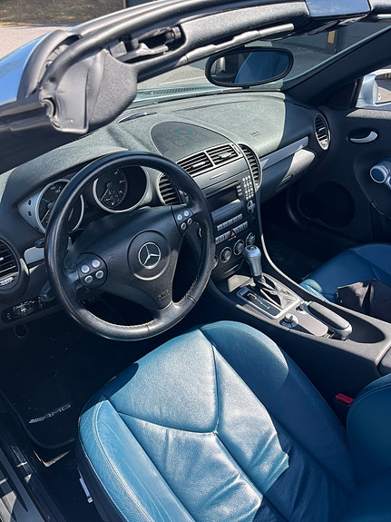 Mercedes-Benz SLK350 5 of 6