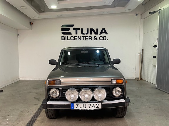 Lada Niva 2 of 12