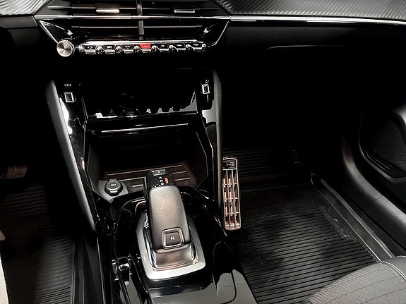 Peugeot 208 9 of 14
