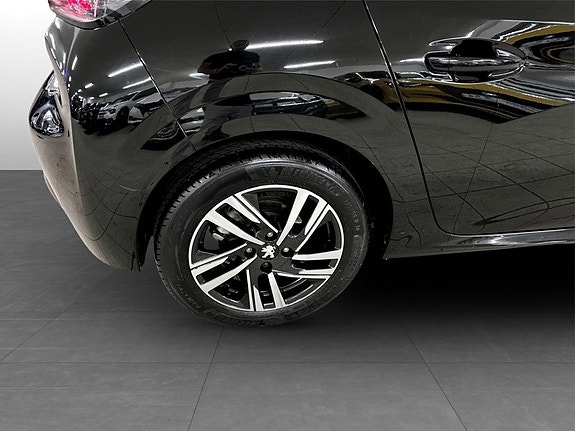 Peugeot 208 13 of 14