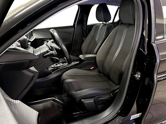 Peugeot 208 3 of 14