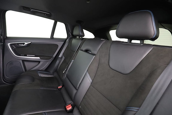 Volvo V60 15 of 30