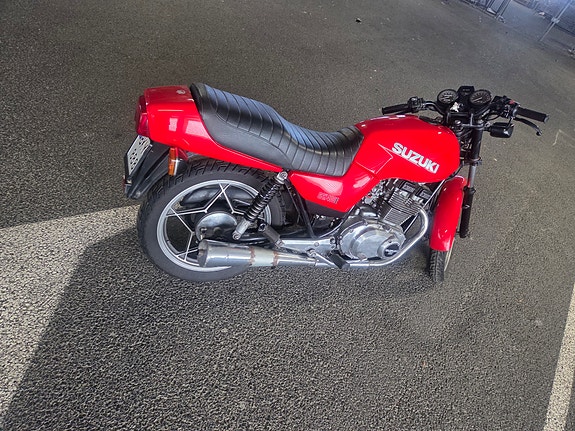 Suzuki GSX 400 E 2 of 10
