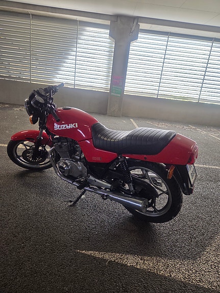 Suzuki GSX 400 E 5 of 10