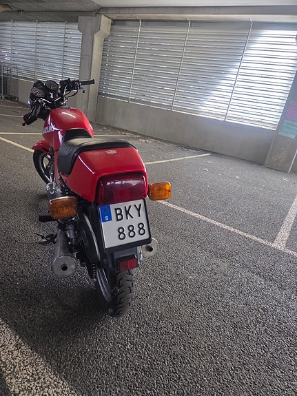 Suzuki GSX 400 E 4 of 10